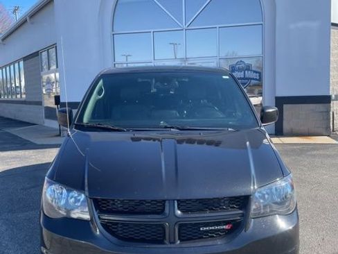 Used 2020 Dodge Grand Caravan GT image 2