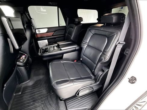 Used 2018 Lincoln Navigator Reserve w/ Technology Package image 33