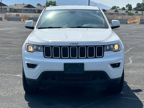 Used 2019 Jeep Grand Cherokee Laredo AWD/4WD image 10