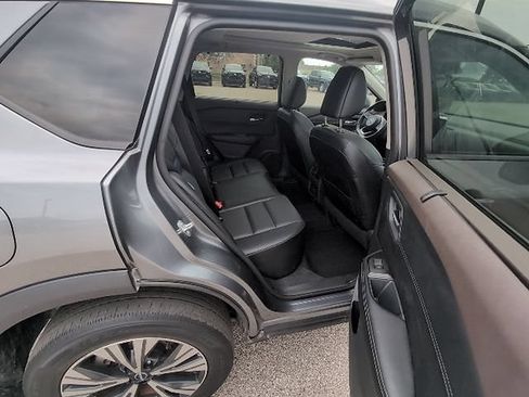 Used 2023 Nissan Rogue SV w/ SV Premium B Package FWD image 5