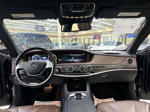 Used 2017 Mercedes-Benz S 550 Sedan image 34