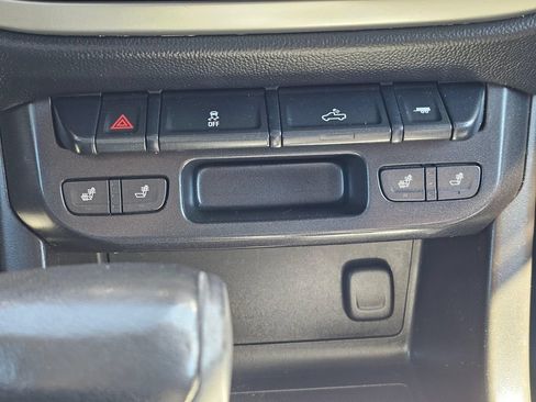 Used 2016 Chevrolet Colorado LT w/ Midnight Edition AWD/4WD image 28