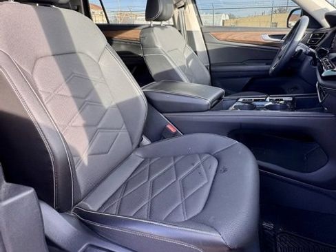 Used 2024 Volkswagen Atlas SE image 16