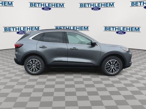 New 2026 Ford Escape SE w/ PHEV Premium Package FWD image 9