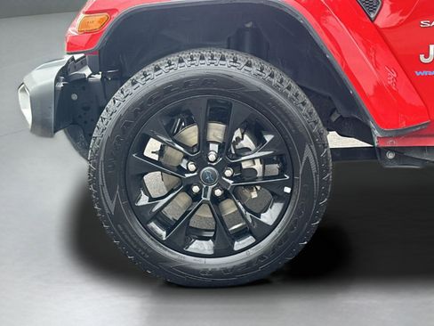 Used 2024 Jeep Wrangler Sahara image 26