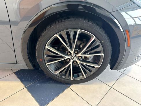 Used 2024 Toyota Prius XLE image 6