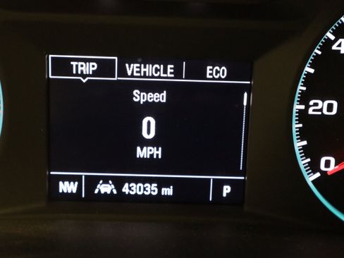 Used 2023 Chevrolet Traverse LS FWD image 19