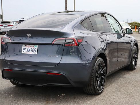 Used 2023 Tesla Model Y AWD image 7