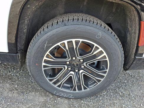 New 2026 Jeep Grand Wagoneer L image 5