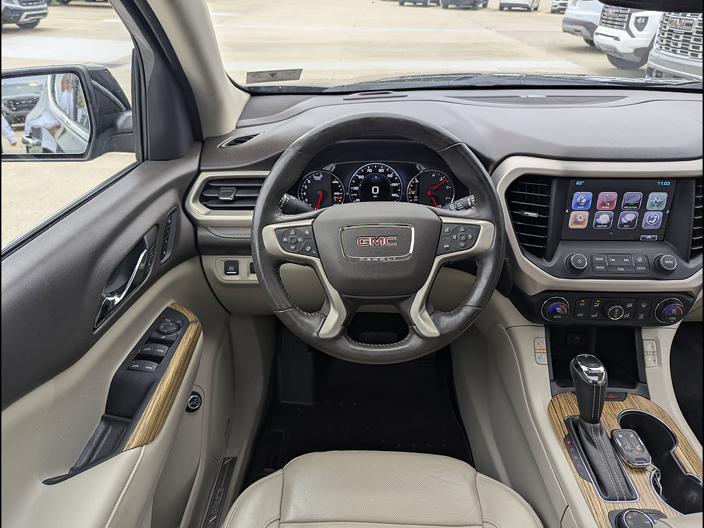 Used 2017 GMC Acadia Denali w/ Technology Package FWD image 3