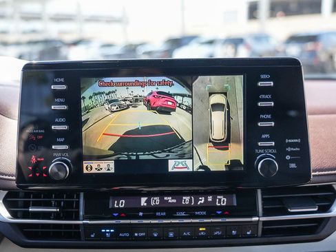 Certified 2024 Toyota Sienna Platinum FWD image 25