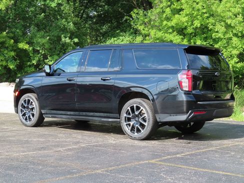 Certified 2024 Chevrolet Suburban RST w/ Luxury Package AWD/4WD image 6