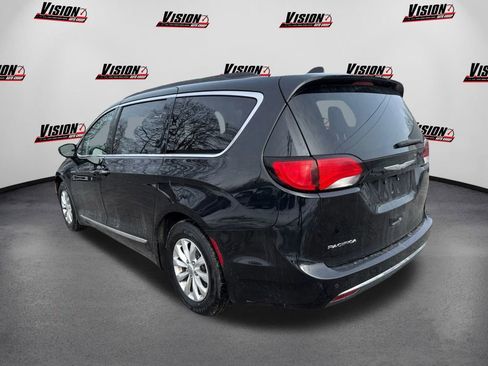Used 2017 Chrysler Pacifica Touring-L image 7