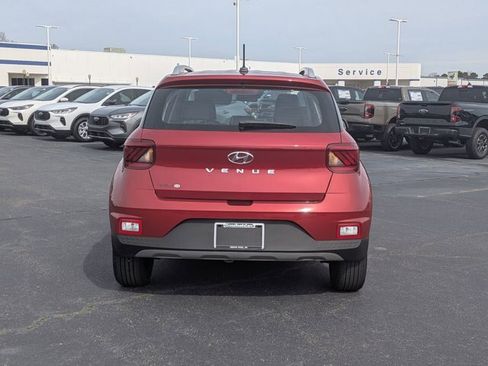 Used 2025 Hyundai Venue Limited image 5