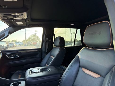 Used 2023 GMC Yukon AT4 w/ Technology Package AWD/4WD image 12