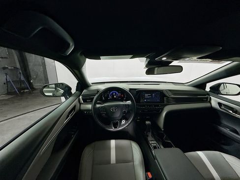 Used 2025 Toyota Camry SE image 21