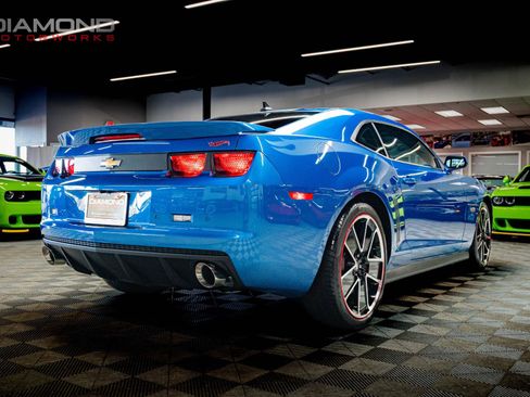 Used 2013 Chevrolet Camaro SS w/ Hot Wheels Special Edition image 2