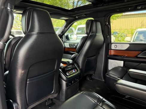Used 2019 Lincoln Navigator L Reserve AWD/4WD image 16