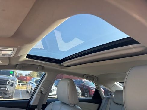 Used 2016 Toyota Avalon Limited image 11