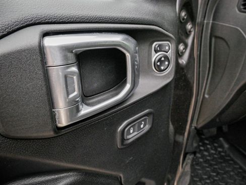 Used 2020 Jeep Wrangler Sport image 15