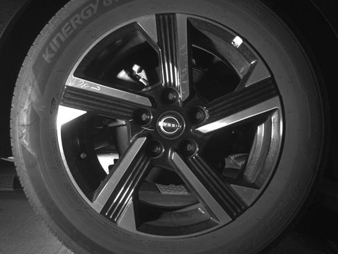 Used 2025 Nissan Sentra SV FWD image 15