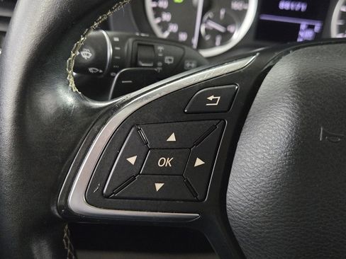 Used 2018 INFINITI QX30 AWD image 12