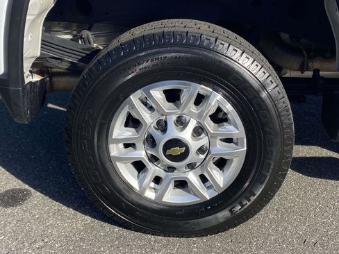 Used 2025 Chevrolet Silverado 2500 LT w/ Convenience Package image 8