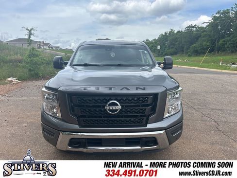 Used 2023 Nissan Titan SV w/ SV Convenience Package RWD image 2