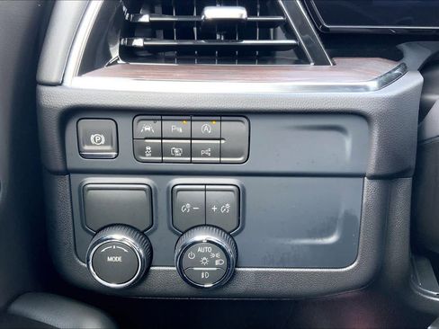 Certified 2026 Chevrolet Suburban LT w/ Comfort Package RWD image 33