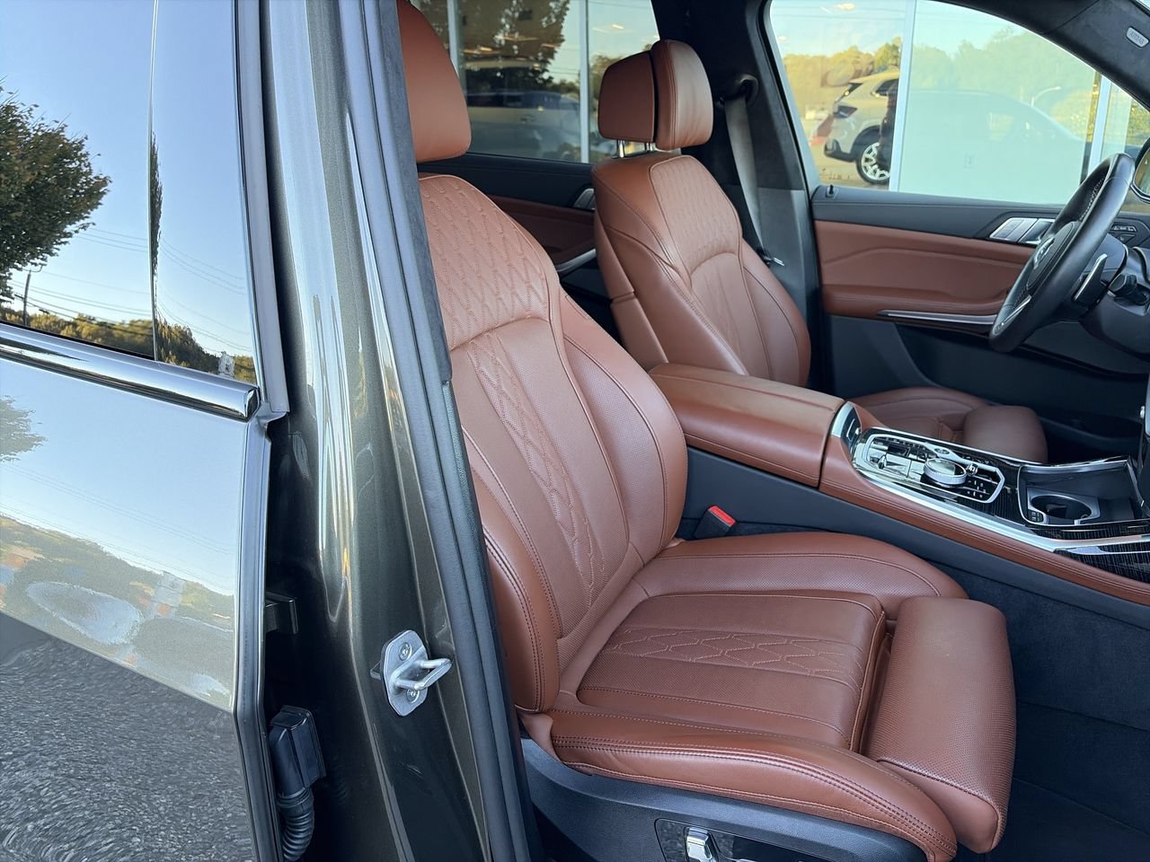 Used 2026 BMW X7 M60i AWD/4WD image 38