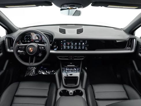 Certified 2025 Porsche Cayenne AWD/4WD image 20
