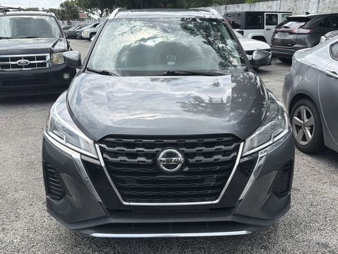 Used 2021 Nissan Kicks SV FWD image 2