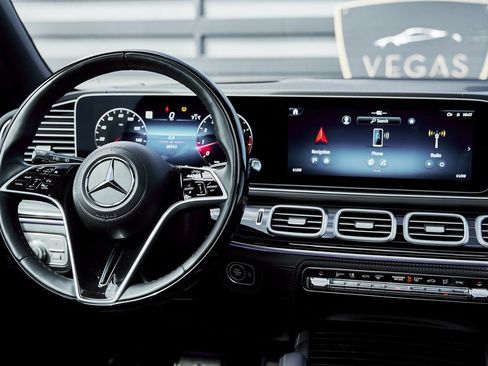 Used 2024 Mercedes-Benz Maybach GLS 600 4MATIC image 64