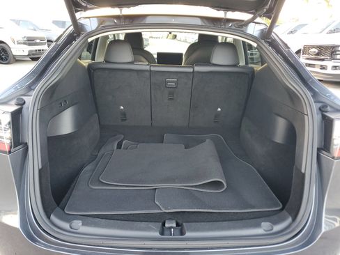Used 2022 Tesla Model Y Performance image 14