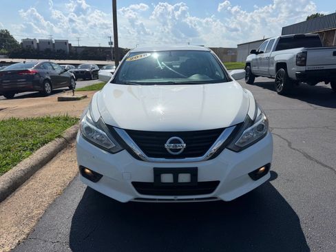 Used 2018 Nissan Altima 2.5 SV FWD image 2
