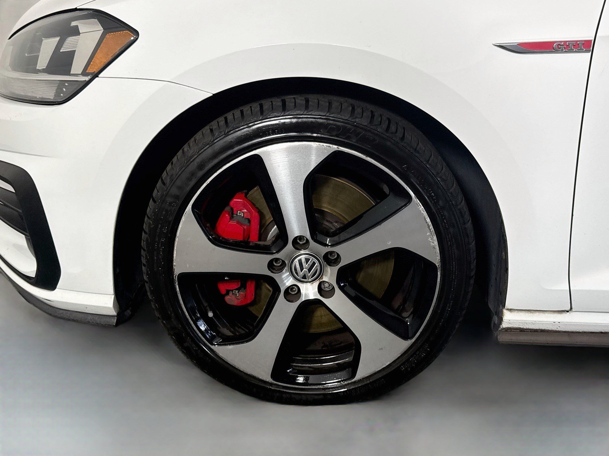 Used 2019 Volkswagen GTI SE FWD image 37