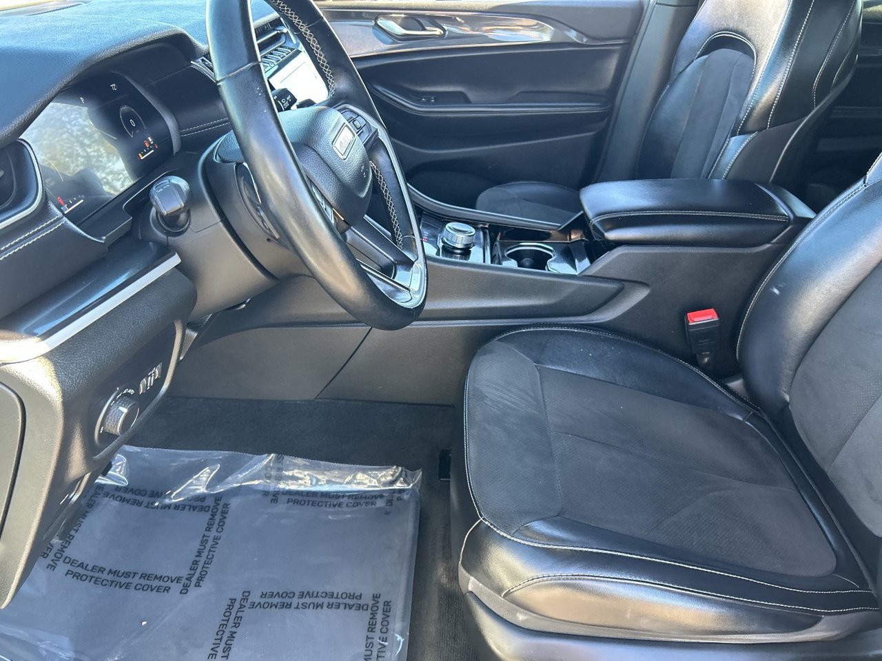 Used 2022 Jeep Grand Cherokee L Laredo RWD image 20