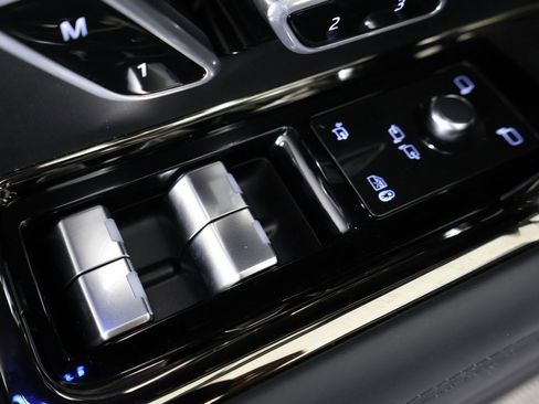 Used 2023 Land Rover Range Rover SV image 44