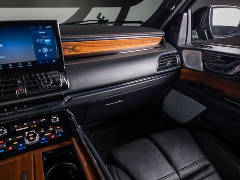 Used 2022 Lincoln Navigator L Black Label AWD/4WD image 8