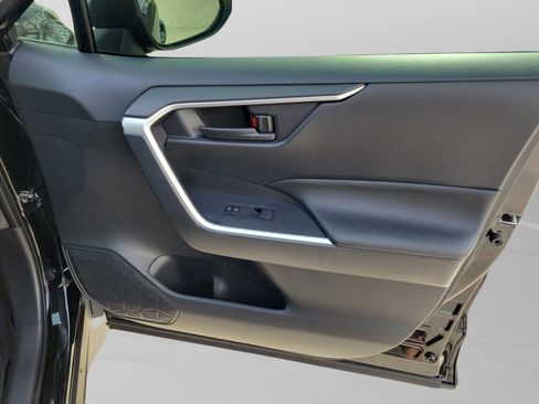 Certified 2025 Toyota RAV4 LE AWD/4WD image 9