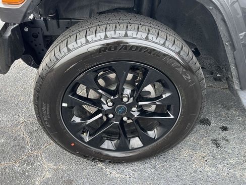 Used 2025 Jeep Wrangler Sahara image 28