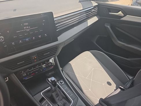 Used 2025 Volkswagen Jetta Sport image 3