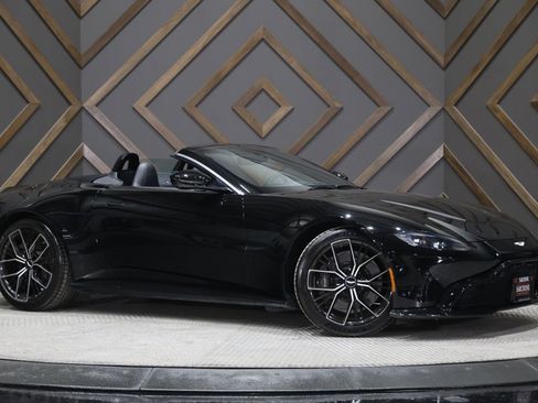 Used 2022 Aston Martin V8 Vantage Roadster image 1