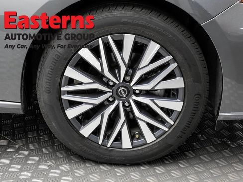 Used 2025 Nissan Altima 2.5 SV FWD image 31