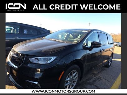 Used 2024 Chrysler Pacifica Touring-L