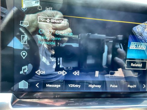 Used 2024 Chevrolet Silverado 2500 High Country w/ Technology Package image 13