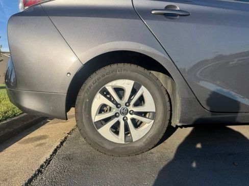 Used 2018 Toyota Prius Four FWD image 5