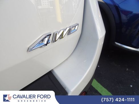 Used 2026 Ford Explorer Platinum w/ LUX Leather Package AWD/4WD image 9