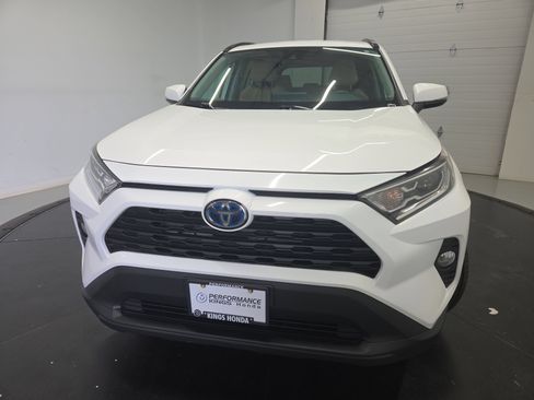 Used 2021 Toyota RAV4 XLE AWD/4WD image 2