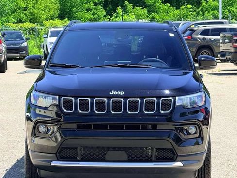 Used 2023 Jeep Compass Limited AWD/4WD image 2